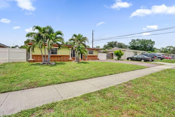 Kendall Green, 151 NW 21st St, Pompano Beach, Florida 33060, image 2
