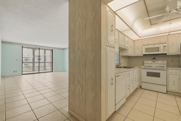 Meadowbrook Lakes, 205 SE 11th Ter #403, Dania Beach, Florida 33004, image 1