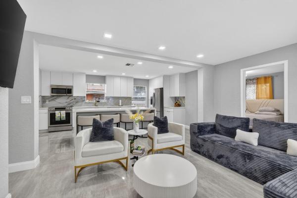 Pinewood Heights, 800 NW 6th Ave, Pompano Beach, Florida 33060, image 2
