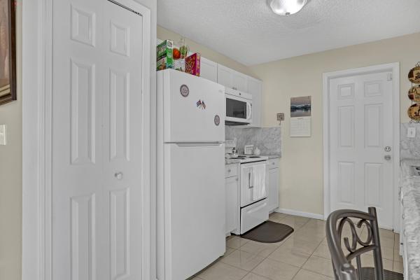 Lake Boynton Estates, 302 SW 8th St, Boynton Beach, Florida 33426, image 1