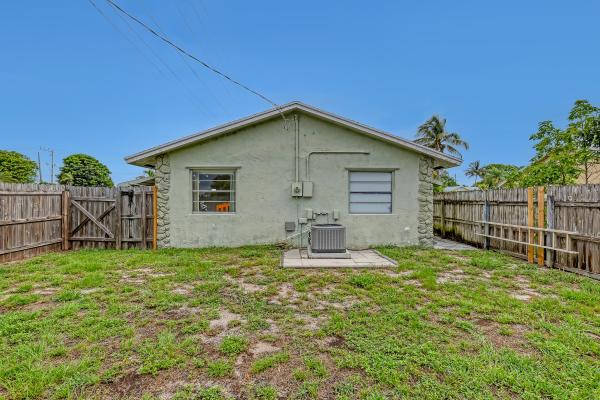 Lake Boynton Estates, 302 SW 8th St, Boynton Beach, Florida 33426, image 1