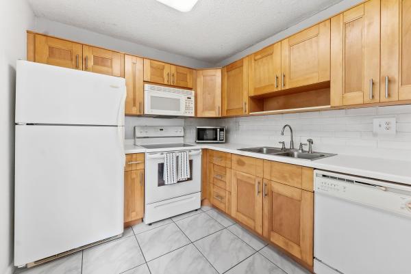 Evergreen Of Pine Island Ridge, 9451 Evergreen Pl #404, Davie, Florida 33324, image 3