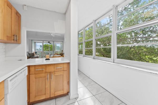 Evergreen Of Pine Island Ridge, 9451 Evergreen Pl #404, Davie, Florida 33324, image 2