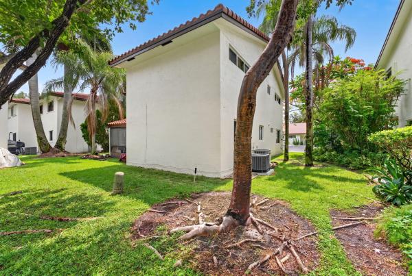 Cocoranda Townhomes, 704 SW 89th Ave, Plantation, Florida 33324, image 1