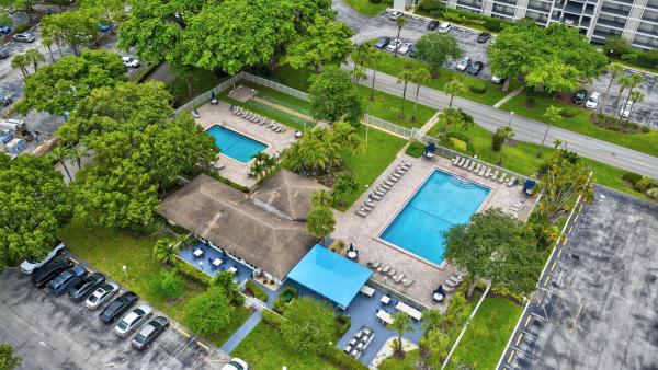 Palm-Aire Country Club 2, 3000 S Course Dr #103, Pompano Beach, Florida 33069, image 1