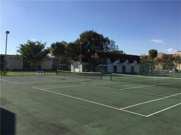 Blue Lake Townhouses, 1307 Partridge Close #67, Pompano Beach, Florida 33064, image 2