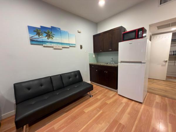 Knights Inn Hallandale, 26 Diplomat Pkwy #2223, Hallandale Beach, Florida 33009, image 1
