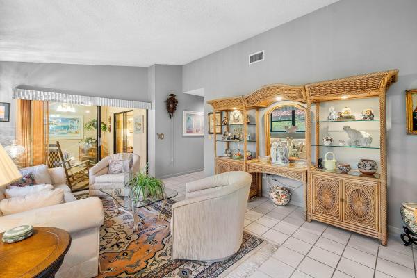 Huntington Pointe, 6215 Kings Gate Cir, Delray Beach, Florida 33484, image 2