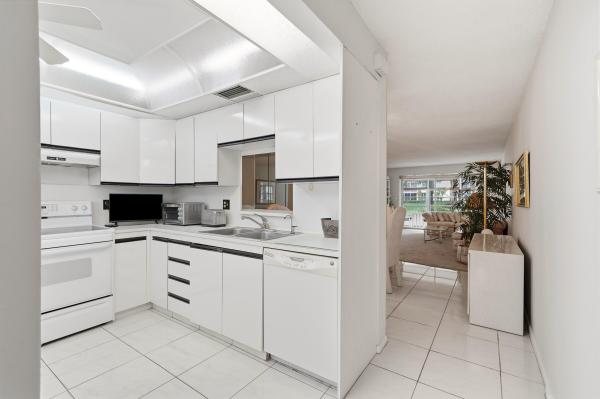 Lucaya Village, 2302 Lucaya Ln #E1, Coconut Creek, Florida 33066, image 2