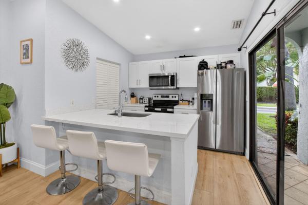 Pineapple Walk, 22270 Pineapple Walk Dr, Boca Raton, Florida 33433, image 3