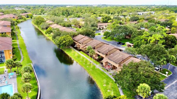 Bonaire Village At Woodmont, 7750 NW 79th Ave #H5, Tamarac, Florida 33321, image 2