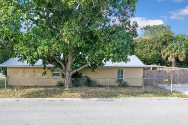 Fort Pierce Residential, 1002 Ave, Fort Pierce, Florida 34950, image 2