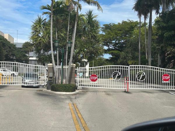 Pinehurst Club, 410 S Park Rd #1-204, Hollywood, Florida 33021, image 1