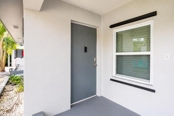 North Hollywood, 249 SW 14th St #1-3, Dania Beach, Florida 33004, image 2