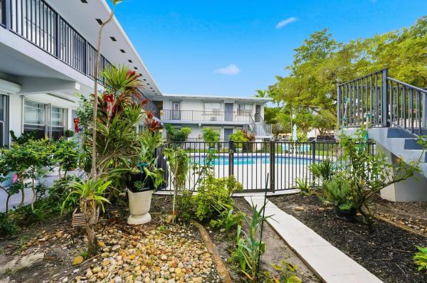 Astor, 3510 Harrison St #4, Hollywood, Florida 33021, image 1