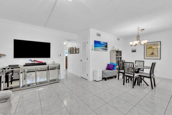 Casa Paradiso, 580 Egret Dr #121, Hallandale Beach, Florida 33009, image 2