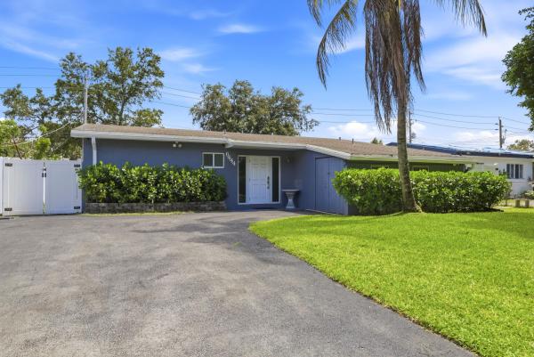 Linwood Gardens, 6444 Oak St, Hollywood, Florida 33024, image 3