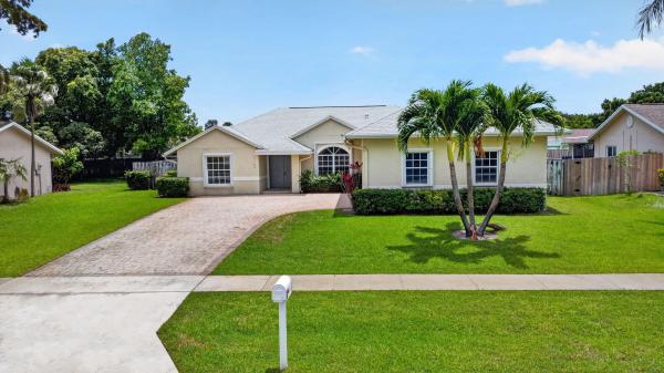South Shore Of Wellington, 1163 Essex Dr, Wellington, Florida 33414, image 2