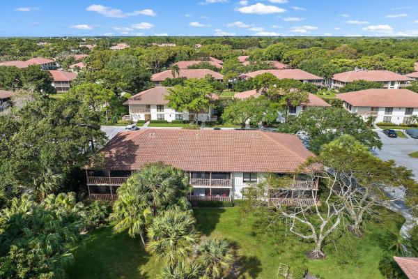 Golf Villas, 433 Brackenwood Ln N, Palm Beach Gardens, Florida 33418, image 3