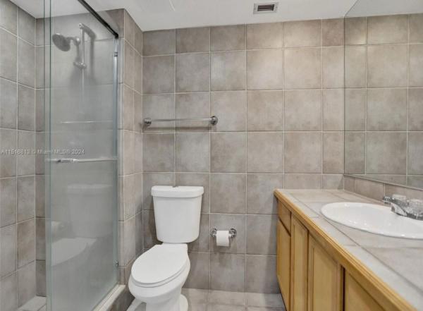 Majorca Towers, 11930 N Bayshore Dr #601, North Miami, Florida 33181, image 2
