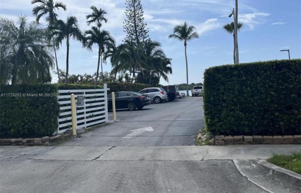 Majorca Towers, 11930 N Bayshore Dr #PH-10, North Miami, Florida 33181, image 1