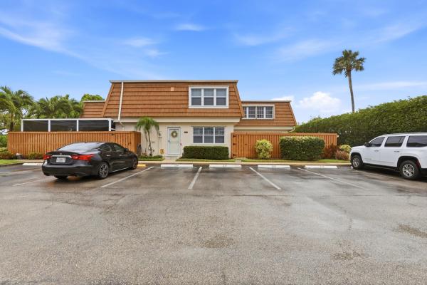Winchester Courts, 4348 Hazel Ave #D, Palm Beach Gardens, Florida 33410, image 3
