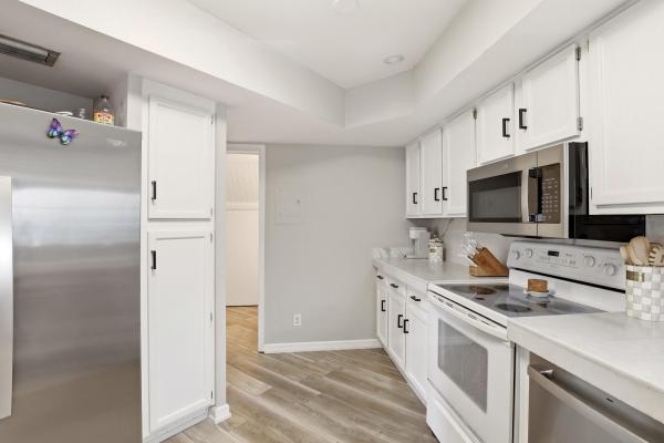 Winchester Courts, 4348 Hazel Ave #D, Palm Beach Gardens, Florida 33410, image 2