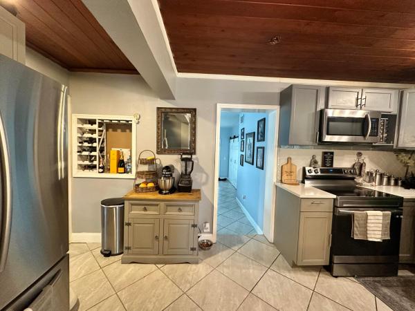 Club Estates, 800 Ivory Ln, Haverhill, Florida 33415, image 2