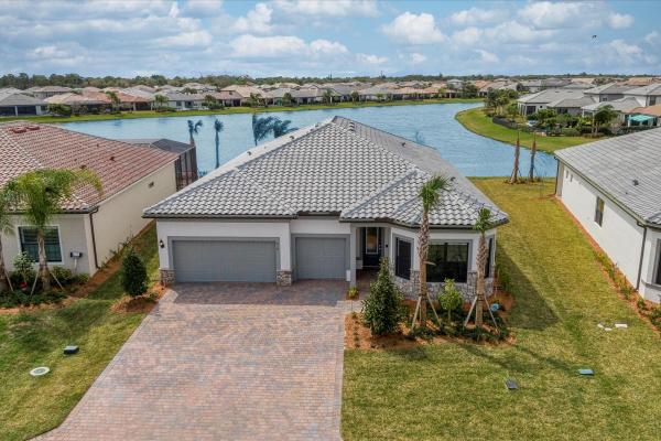 818 SE Courances Dr, Port St. Lucie, Florida 34984, image 2