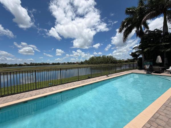 Wellington View, 851 Edgebrook Ln, West Palm Beach, Florida 33411, image 1