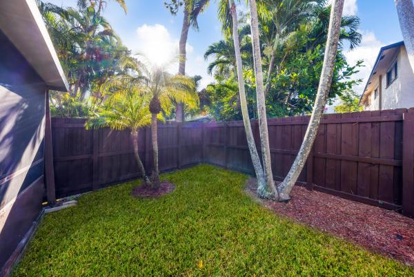 Wilton Pines Townhomes, 2124 NE 9th Ave, Wilton Manors, Florida 33305, image 1