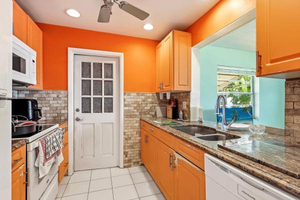 Palm Beach Leisureville, 712 SW 18th St, Boynton Beach, Florida 33426, image 2