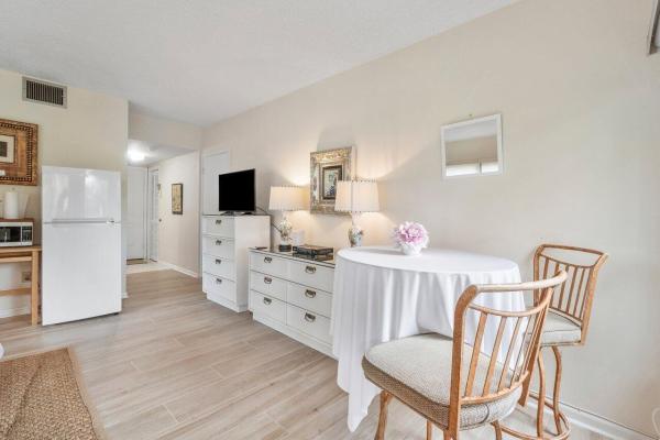 Tennis Lodges, 11863 Wimbledon Cir #426, Wellington, Florida 33414, image 3