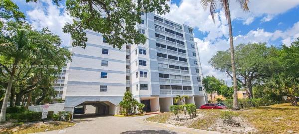 The Lakes Of Inverrary, 3301 Spanish Moss Ter #219, Lauderhill, Florida 33319, image 2