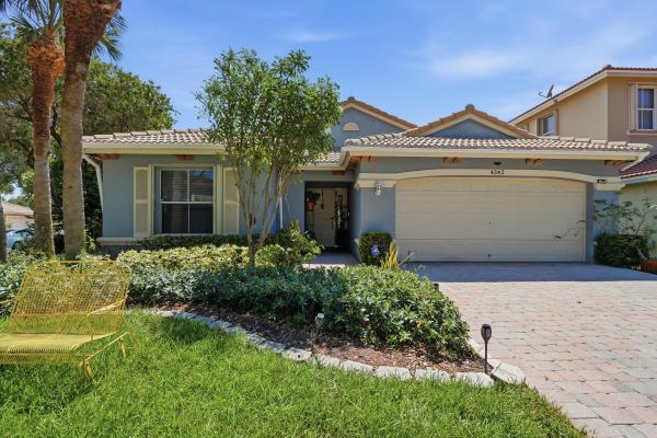 Superior At Lakes Of Laguna, 4342 Onega Cir, West Palm Beach, Florida 33409, image 2