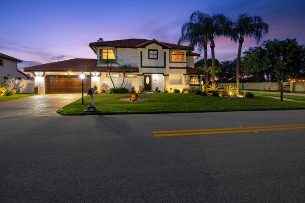 Waverly Hundred, 6431 Olde Moat Way, Davie, Florida 33331, image 2