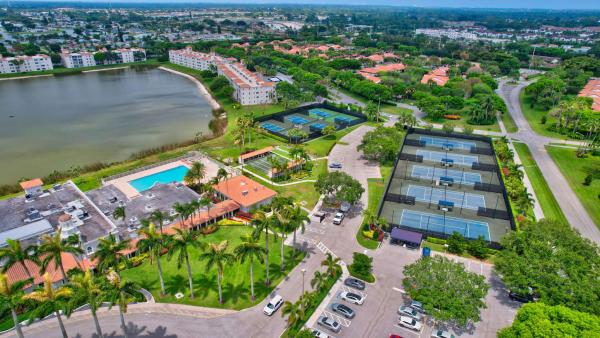 Huntington Pointe, 6082 Waldwick Cir, Delray Beach, Florida 33484, image 2
