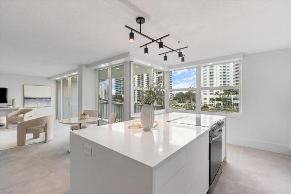Sunrise East, 2800 E Sunrise Blvd #4C, Fort Lauderdale, Florida 33304, image 1