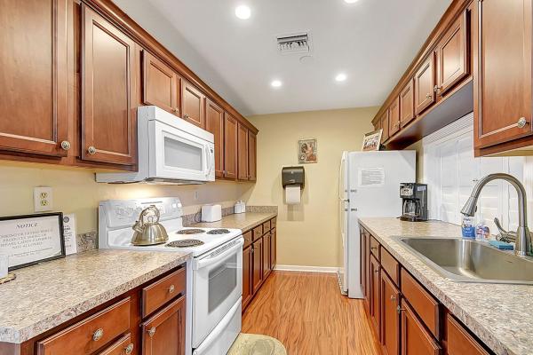 Palm Beach Leisureville, 131 Leisureville Blvd, Boynton Beach, Florida 33426, image 1
