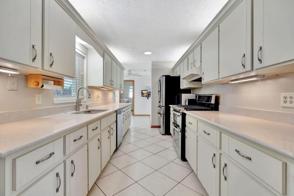 661 SE Crescent Ave, Port St. Lucie, Florida 34984, image 3