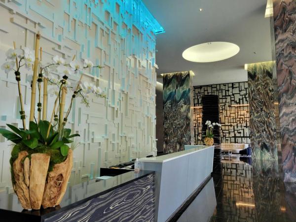 Beach Club 1, 1850 S Ocean Dr #3806, Hallandale Beach, Florida 33009, image 1
