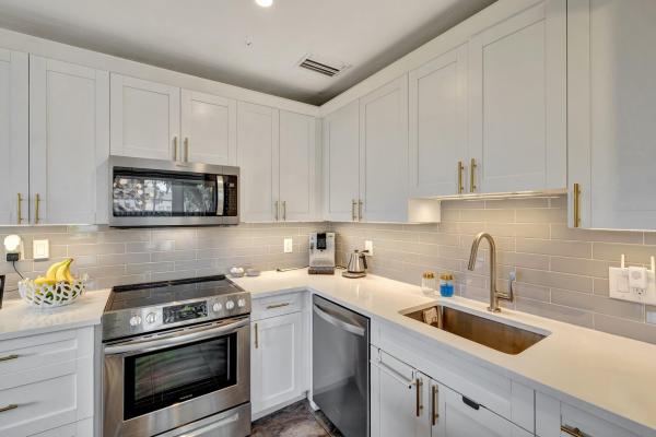 Sunset Manors, 14 NE 26th Ct, Wilton Manors, Florida 33334, image 1
