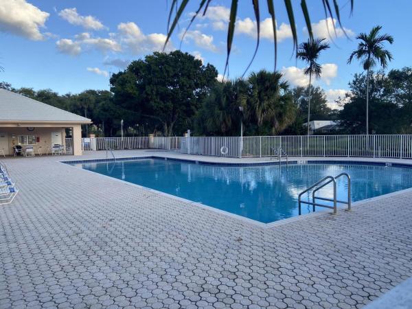 Sun Terrace At Lake Catherine, 2102 Appleton Ct, Palm Beach Gardens, Florida 33403, image 2