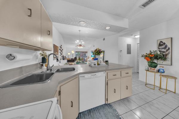 Woodlake Isles North, 1023 Banks Rd #201, Margate, Florida 33063, image 2