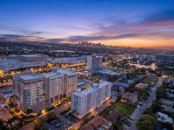 Horizon House, 2555 NE 11th St #104, Fort Lauderdale, Florida 33304, image 1