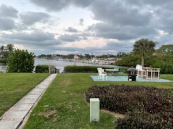 Lori Lynn, 725 Hummingbird Way #210, North Palm Beach, Florida 33408, image 3