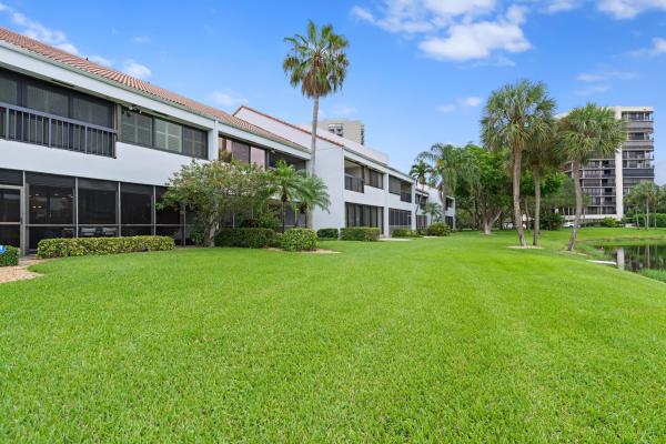 Parliament Golf Villas, 2435 Presidential Way #G, West Palm Beach, Florida 33401, image 3