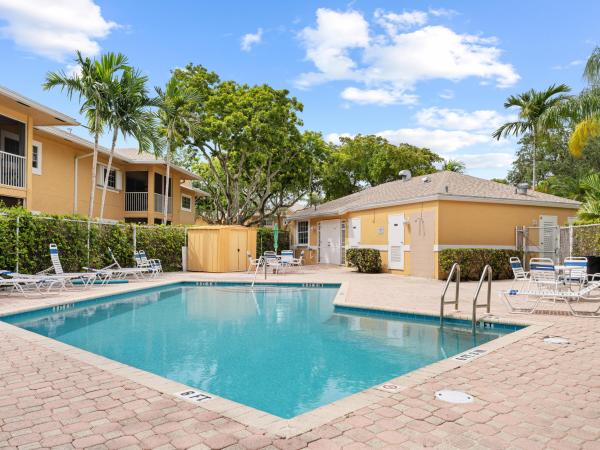Chateau De Ville, 811 SE 4th Ave #103C, Dania Beach, Florida 33004, image 3