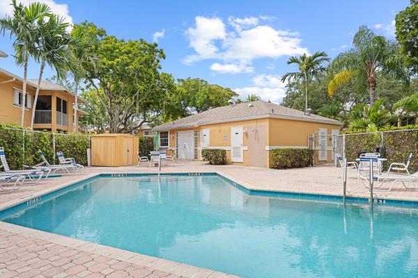 Chateau De Ville, 811 SE 4th Ave #103C, Dania Beach, Florida 33004, image 3