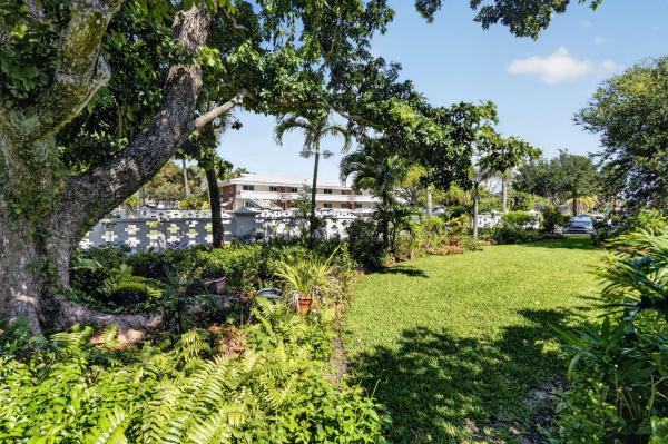 Blair House East, 91 Willow Rd #104, Tequesta, Florida 33469, image 3